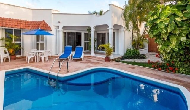 Location, location, location, private villa, pool, Vonage, Wifi, close to town