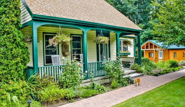Los Gatos Bed & Breakfast in Penn Yan