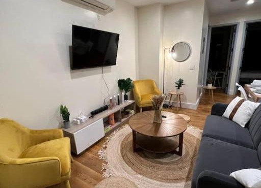 Lovely 3 bedroom apartment w/Balcony and BBQ Grill in New York