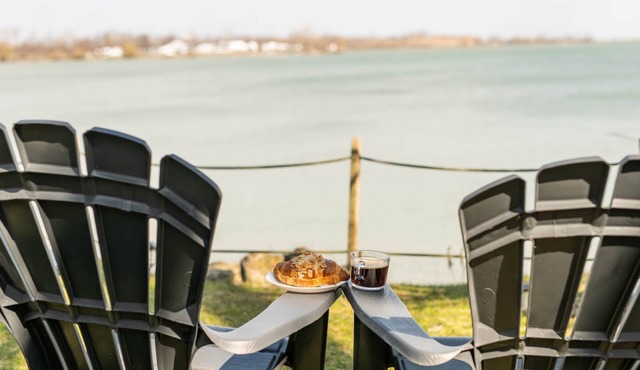 Luma Lakehouse Icewine Lakefront | Deck + Hot Tub