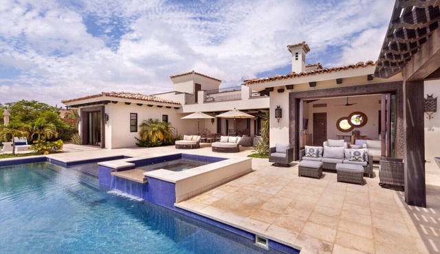 Luxurious 4BR Getaway with Free Airport Transfers! in Cabo San Lucas