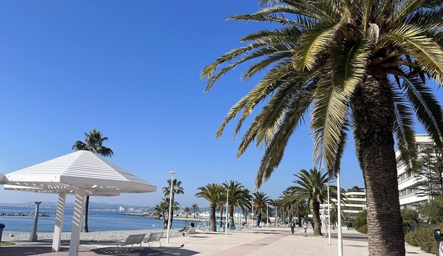 LUXURIOUS WATERFRONT APARTMENT COTE D'AZUR in Saint-Laurent-du-Var