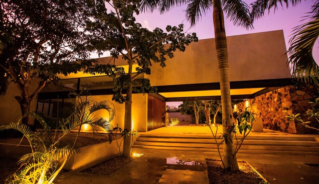 Luxurious House North Merida all svcs near Malls Altabrisa La Isla City Center in Conkal