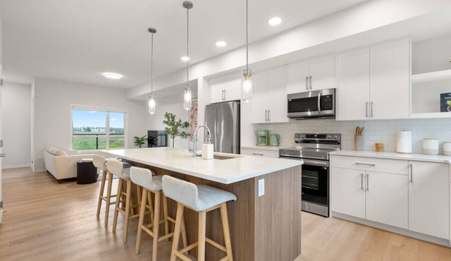 Luxurious House/w Lake View » Central AC » Garage