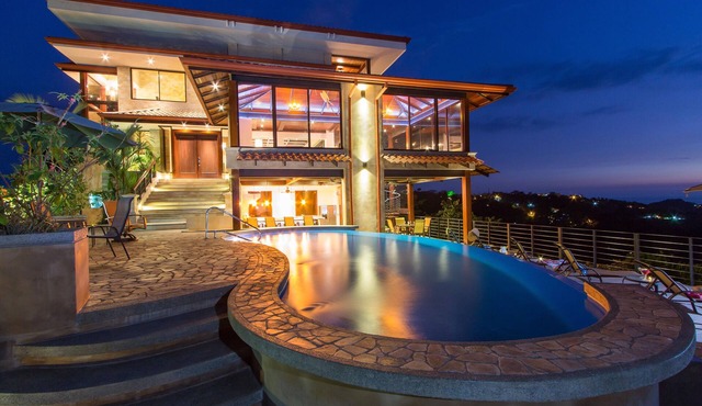 Luxurious, Private Chef, Mesmerizing views, lots of WILDLIFE