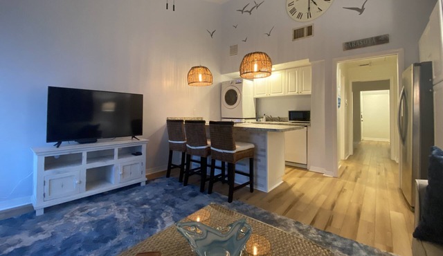 Luxurious Renovated Villa Overlooking Lake & Golf Course
