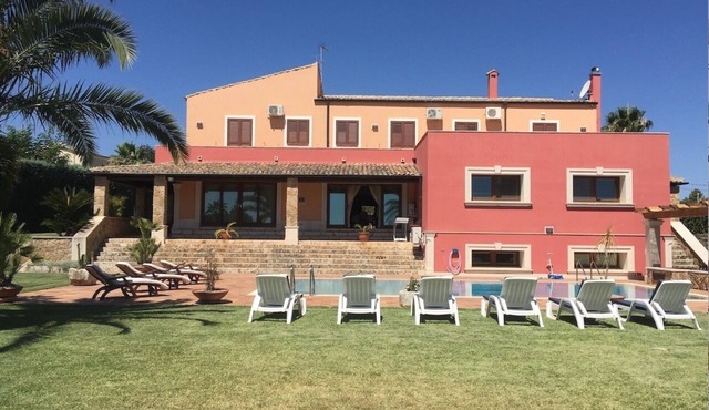 Luxurious villa Maremonti