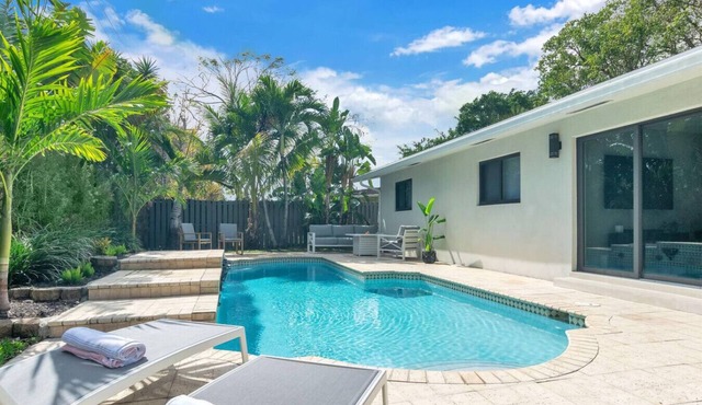 Luxurious villa with exotic pool Fort Lauderdale