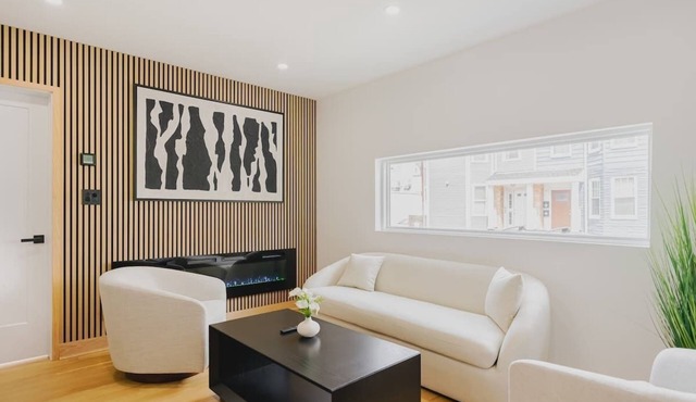 Luxury 3BD Short Walk to Airport in Boston
