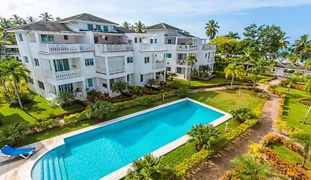 Luxury BEACHFRONT Penthouse Condo 2 Bedrooms w/loft