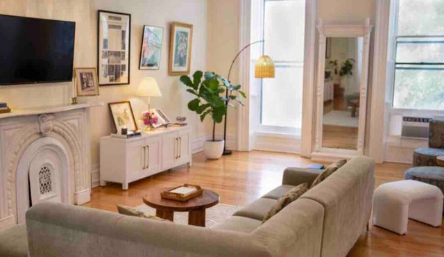 Luxury downtown apt.walk to Troy by Franklin plaza in Troy