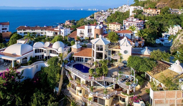 LUXURY MEXICAN VILLA in Conchas Chinas