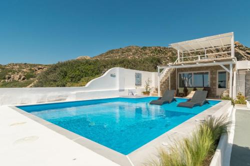 Luxury Rooftop Villa with Private Pool in Milos, 3 Bedrooms in Provatas