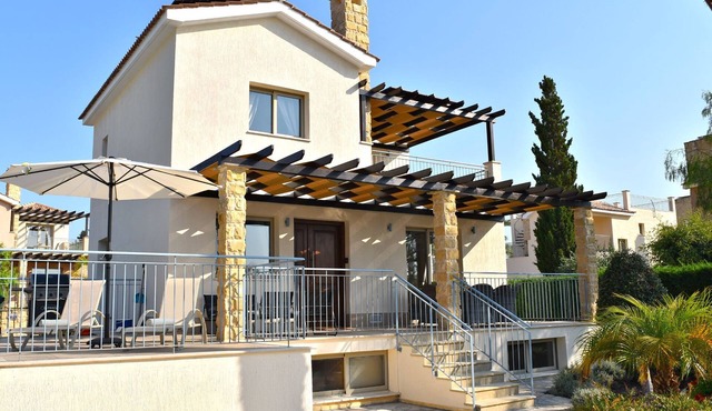 Luxury Villa - Private Heated Pool - Sauna - Private Beach - Hot Tub -Games Room