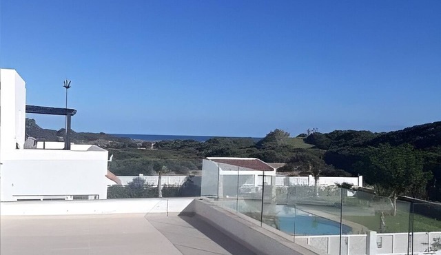 Luxury villa in a quiet, secure residence 2 minutes from the beach
