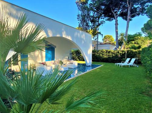 Luxury Villa just 50 mt from the beach, 10 minutes from the airport