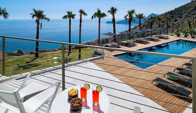 Luxury villa with pool in Taormina, Sicily