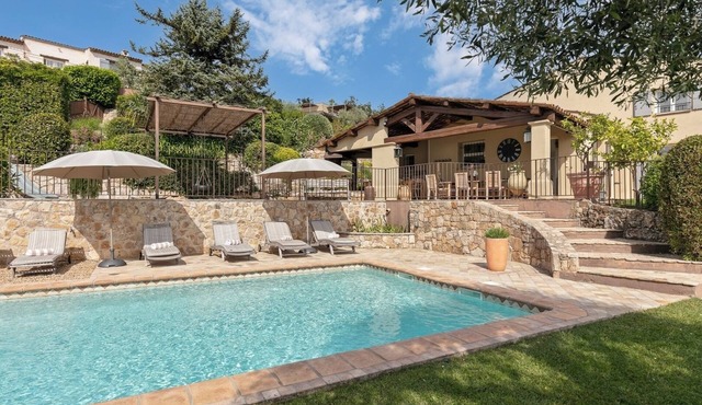 Luxury Villa with Pool, Sauna, BBQ, Gym, AC