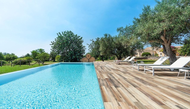Luxury villa with pool, external kitchen in Scicli, Sicily