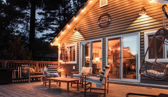 Luxury Waterfront Cottage with Hot Tub in Downtown Washago, Ontario in Washago