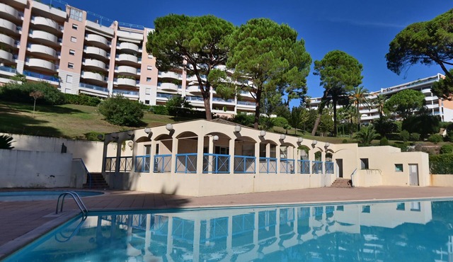 Magnificent renovated apartment in the heart of the Domaine des Palmiers in Cannes