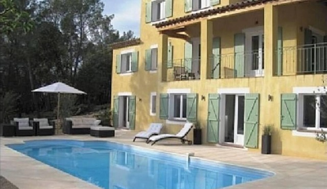 Magnificent villa with private pool in a quiet location
