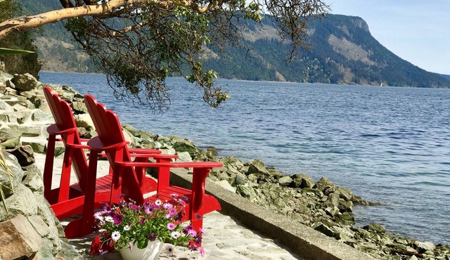 Maple Bay beachfront suite, just steps to your private beach patio in Duncan