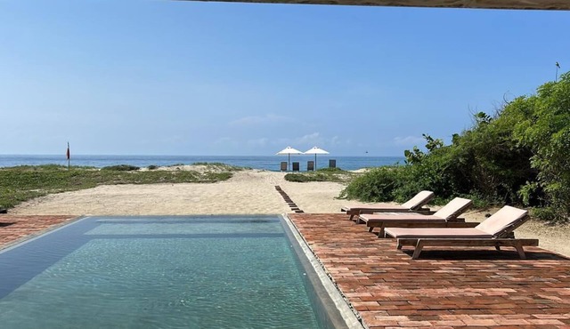 Mariana 1 , beach front home