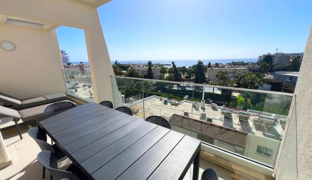 Marina Sea Breeze Apartment, Sleeps 8, Free Wi-Fi