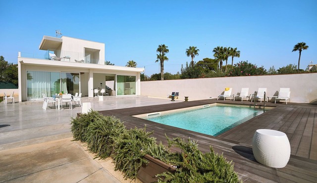 Mary's Sister Villa, modern style in front the sea. Just a unique place!