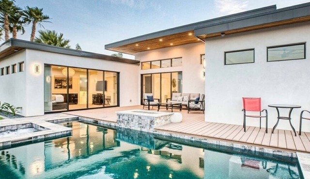 Modern 4BR Luxury Villa - Walk To Old Town - Heated Pool, Spa & Fire Features in Paradise Valley