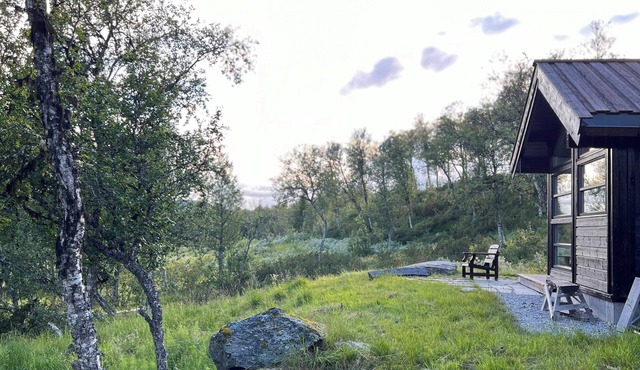 Modern Ål Cabin at the Foot of Reinskarvet