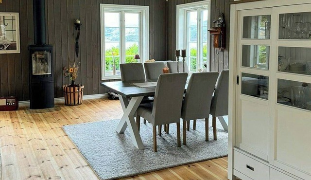 Modern cabin near family beaches in Holmsbu