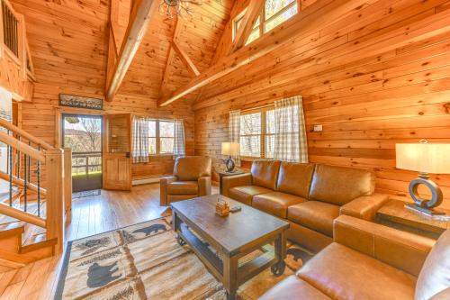 Modern Comforts Classic Cabin: Family/Fish Escape! in Deposit