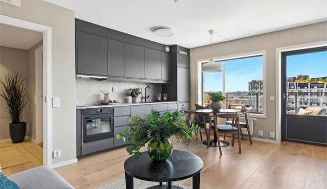 Modern Elegance Meets Comfort: Your Dream Apartment Awaits Downtown