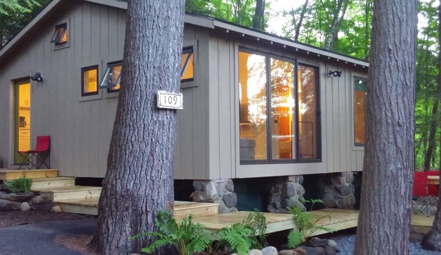 Modern Lakeside Cabin - 2 Kayaks, 2 SUPS, perfect lake stay in Bolton Landing