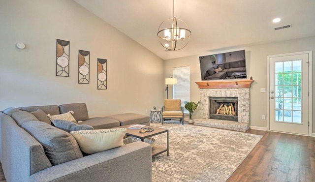 Modern Retreat - 4 Miles to Isle of Palms Beach!
