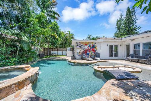 Modern Tropical Pool House North Miami Hot Tub in Miami