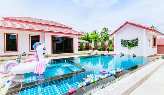 Modern Tropical Villa in Nong Prue
