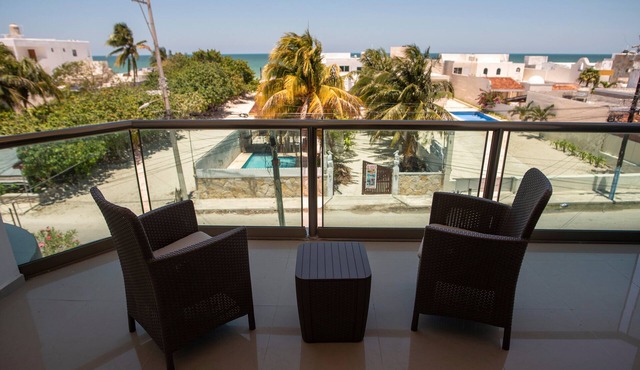 Modern villa private pool, 1 block from the Ocean