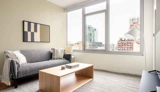 Modern West Loop Studio w/Pool, Gym & Lounge, nr L, by Blueground in Chicago