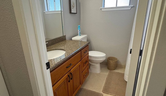 Modernized 3 Bedroom Getaway close to Houston & Galveston! in Friendswood