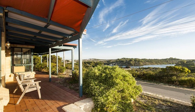 Moore Views - Stunning River Views in Guilderton