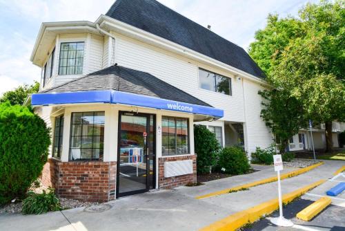 Motel 6-Wethersfield, CT - Hartford in Wethersfield