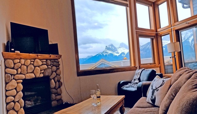 Mountain Views, Downtown Loft, Family Friendly, Walker's Paradise.