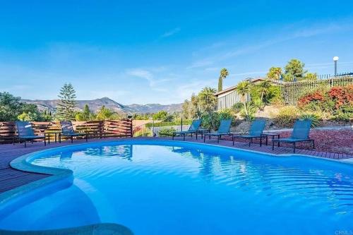 Mountains Views with Pool & Basketball, Relax & Play! in Escondido