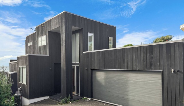 Murrays Gem l Modern 4bed Stunner l Sea View & Spa!