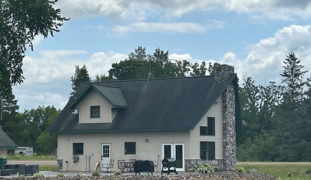 National Forest, Fishing, Trail riding, Hunting, Bars/Eatery and Pet-Friendly
