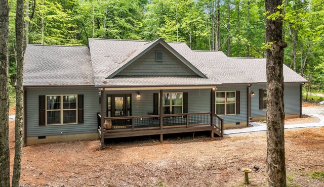 New Build House with Hot Tub/Kayaks near Private Lake in Rosman