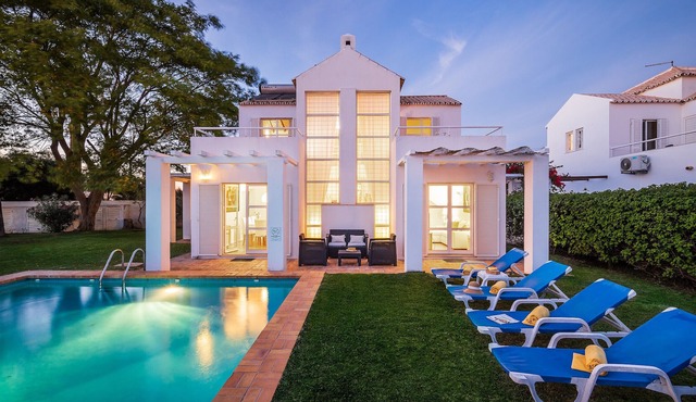 NEW for 2026 Renovated Galé Beach Villa Pool Walk to the beach